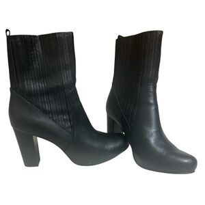 Kenneth Cole Reaction Black Heeled Boots with Textured Design